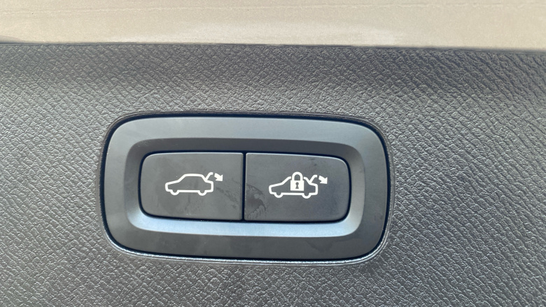 Volvo XC90 2.0 T8 PHEV Ultra Dark 5dr AWD Geartronic Estate